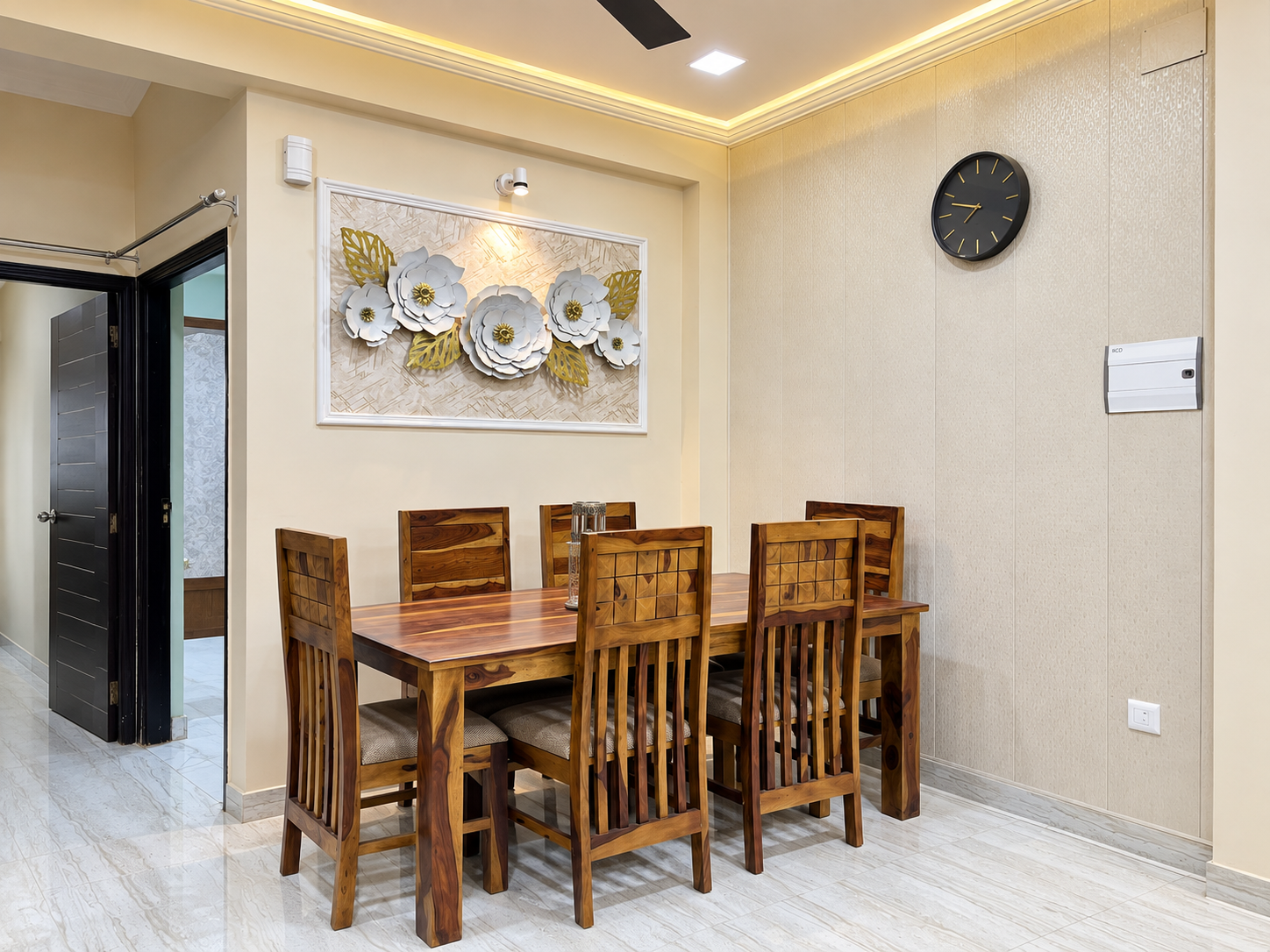 500 sq ft 1 BHK Flat - Connected living and dining area